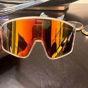 Blenders Saturn cloud. Brand new only worn twice.